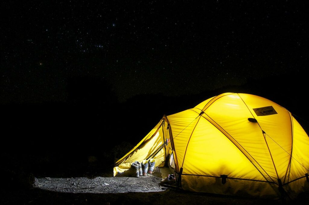 Camping Zelt Nachtlager Was darf beim Camping nicht fehlen Die Essentials